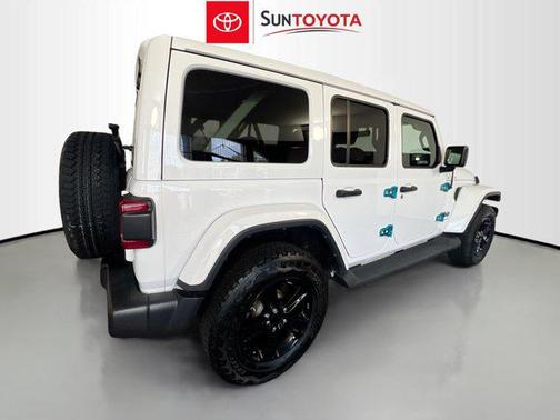 2023 Jeep Wrangler 4-Door Sahara Altitude 4x4
