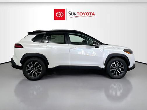 Wind Chill Pearl/Jet Black 2026 Toyota Corolla Hybrid SE