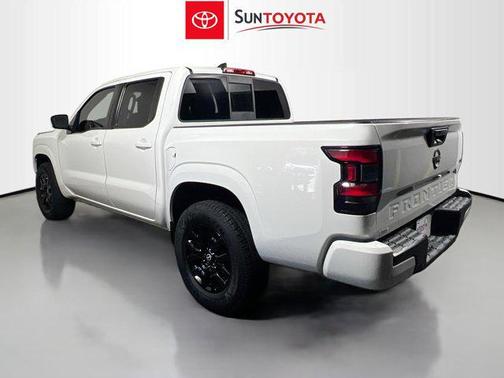 Glacier White 2022 Nissan Frontier SV