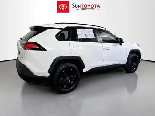 Ice Cap 2024 Toyota RAV4 XLE