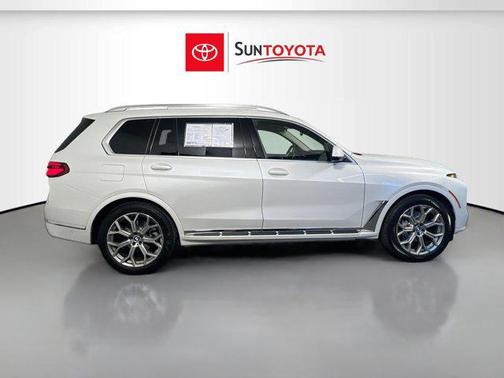 White Metallic 2025 BMW X7 xDrive40i