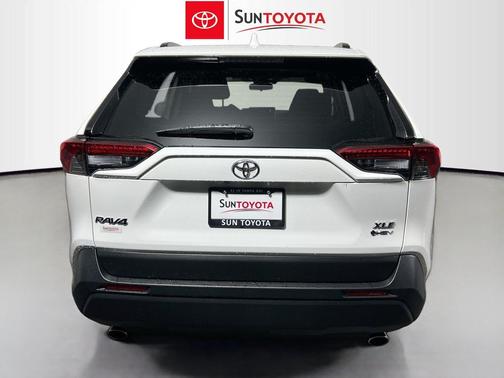 Ice Cap 2025 Toyota RAV4 Hybrid XLE