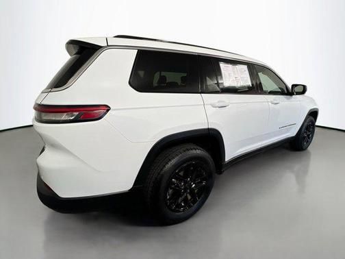 2022 Jeep Grand Cherokee L Laredo