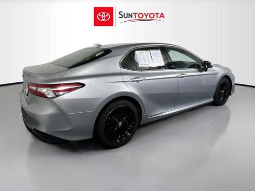 Celestial Silver Metallic 2018 Toyota Camry XLE
