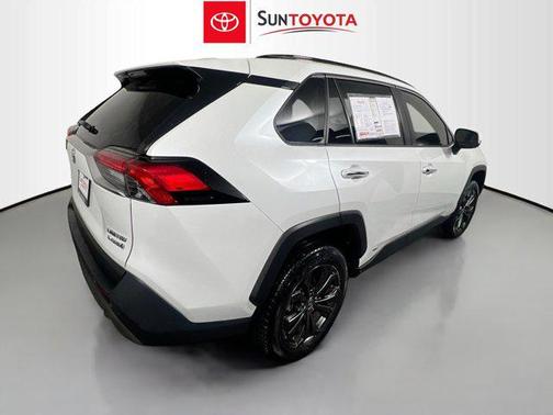 2024 Toyota RAV4 Hybrid SE