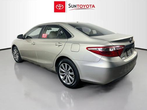 Creme Brulee Mica 2017 Toyota Camry XLE