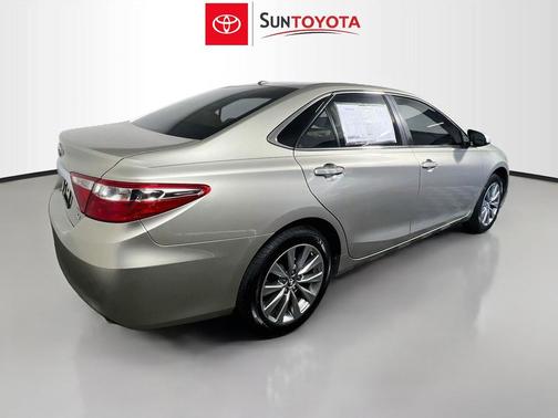 Creme Brulee Mica 2017 Toyota Camry XLE