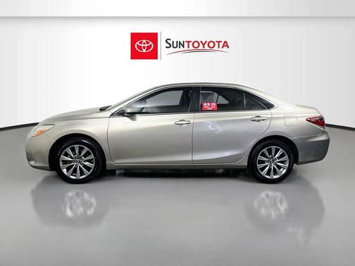 Creme Brulee Mica 2017 Toyota Camry XLE