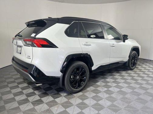 2024 Toyota RAV4 Hybrid SE
