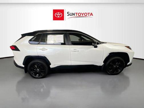 2024 Toyota RAV4 Hybrid SE