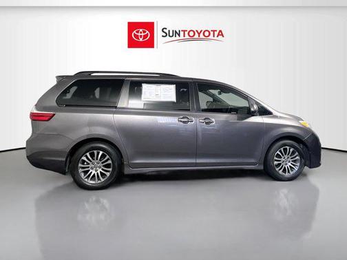 2018 Toyota Sienna XLE