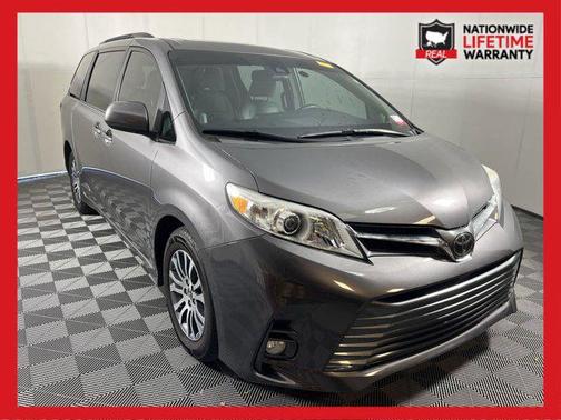 2018 Toyota Sienna XLE