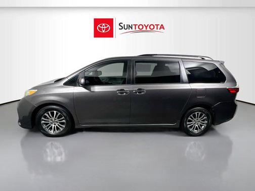 2018 Toyota Sienna XLE