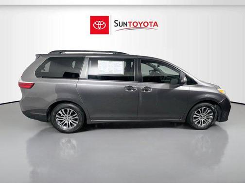 2018 Toyota Sienna XLE