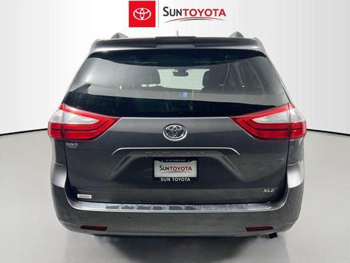 2018 Toyota Sienna XLE