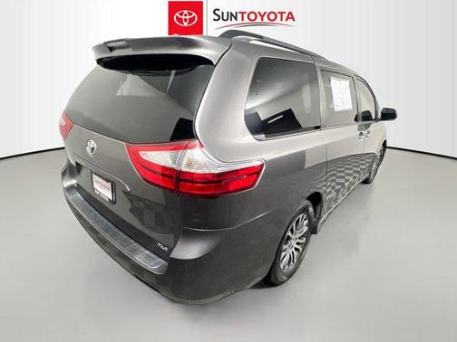 2018 Toyota Sienna XLE