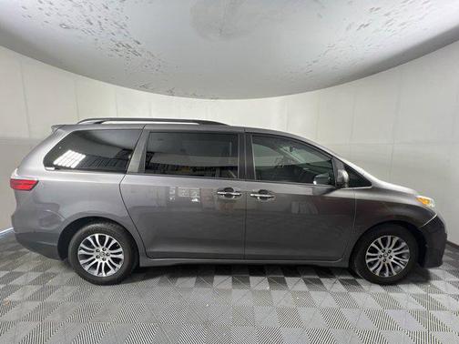 2018 Toyota Sienna XLE