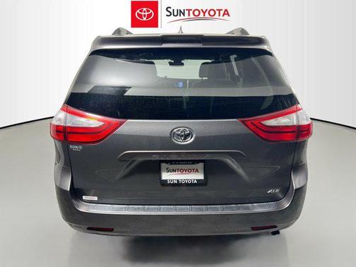 2018 Toyota Sienna XLE