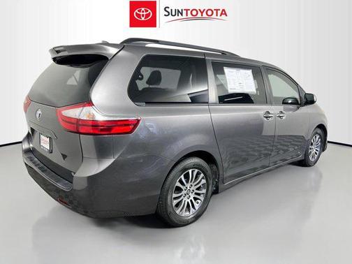 2018 Toyota Sienna XLE