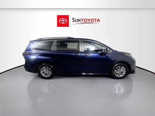 2024 Toyota Sienna XLE