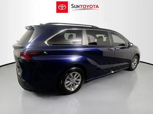 2024 Toyota Sienna XLE