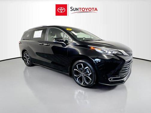 2025 Toyota Sienna Platinum
