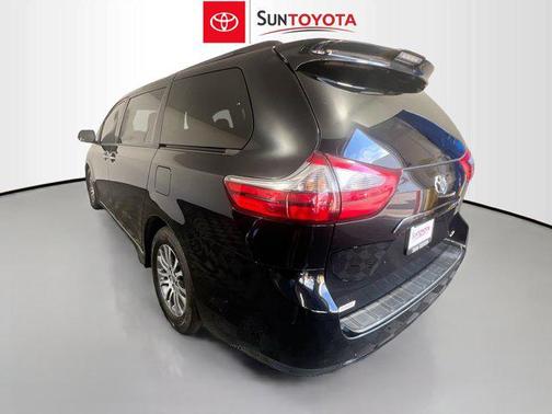 2020 Toyota Sienna XLE