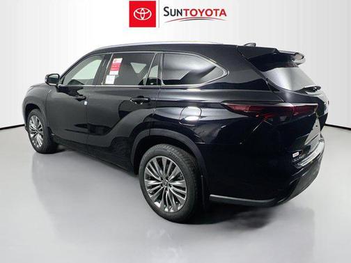 2026 Toyota Highlander Hybrid Platinum