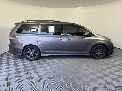 Predawn Gray Mica 2015 Toyota Sienna SE
