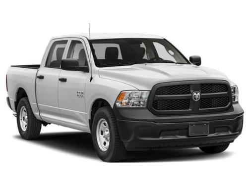 Diamond Black Crystal Pearlcoat 2022 RAM 1500 Tradesman