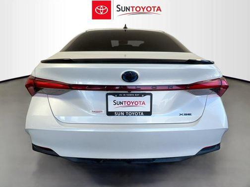 2022 Toyota Avalon Hybrid XSE