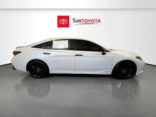 2022 Toyota Avalon Hybrid XSE