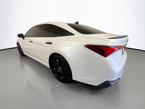 2022 Toyota Avalon Hybrid XSE