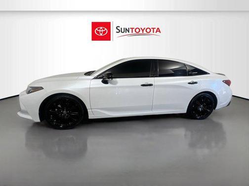 2022 Toyota Avalon Hybrid XSE