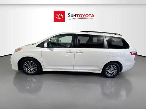 2020 Toyota Sienna XLE