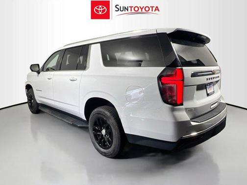 2023 Chevrolet Suburban LT