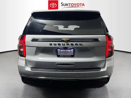 2023 Chevrolet Suburban LT