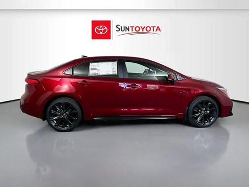 Ruby Flare Pearl/Midnight Black Metallic 2026 Toyota Corolla SE