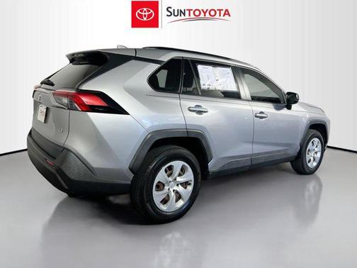 2020 Toyota RAV4 LE