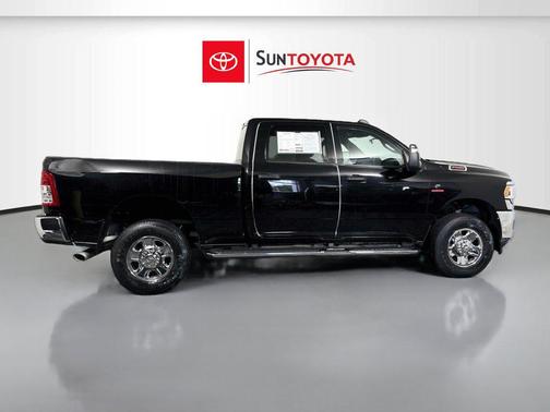 Diamond Black Crystal Pearlcoat 2024 RAM 2500 Tradesman Crew Cab 4x4 6'4' Box