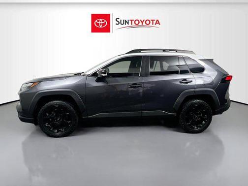 2022 Toyota RAV4 SE