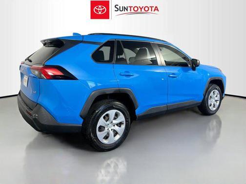 2020 Toyota RAV4 LE