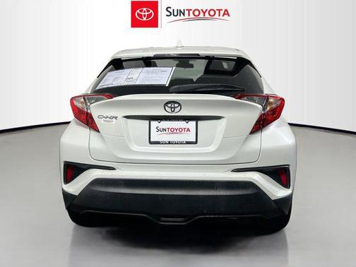 Blizzard Pearl 2020 Toyota C-HR XLE