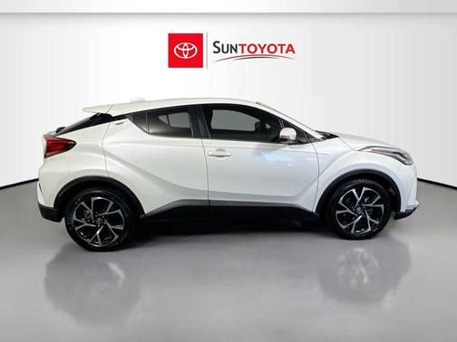 Blizzard Pearl 2020 Toyota C-HR XLE