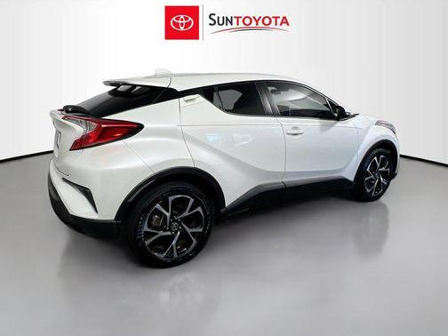 Blizzard Pearl 2020 Toyota C-HR XLE