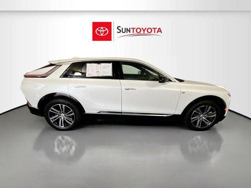 2024 Cadillac LYRIQ Luxury w/1SD