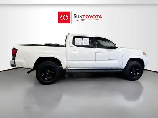 White 2022 Toyota Tacoma SR5