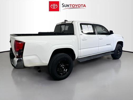 White 2022 Toyota Tacoma SR5