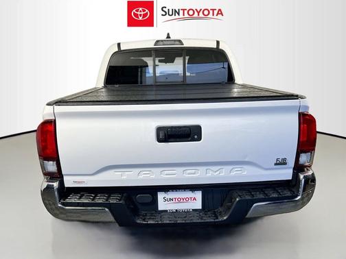 White 2022 Toyota Tacoma SR5