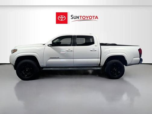 White 2022 Toyota Tacoma SR5